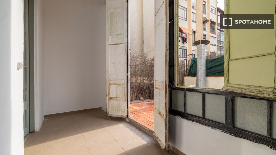 Double room Barcelona, 7 beds, 121m² — photo 11