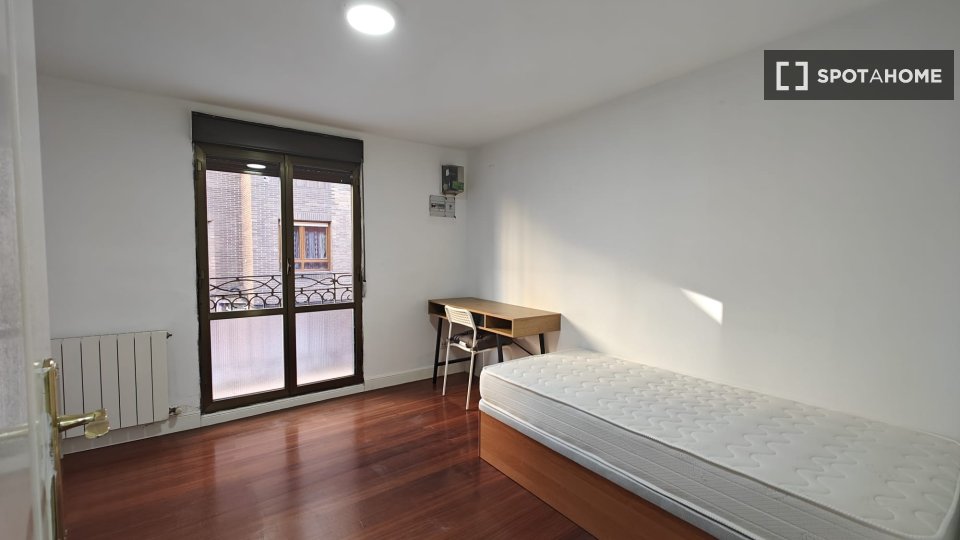 Apartment Bilbao, 3 beds, 65m² — photo 9