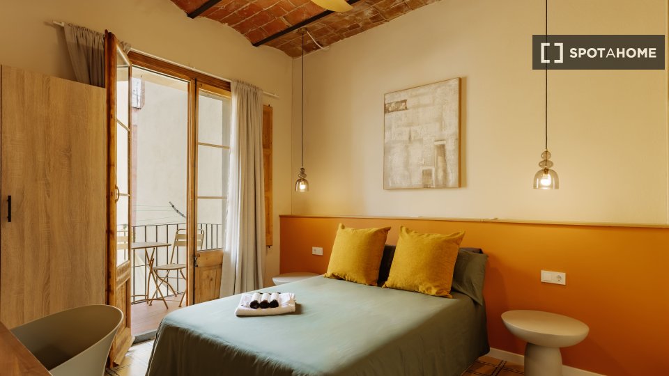 Double room Barcelona, 3 beds, 90m² — photo 24