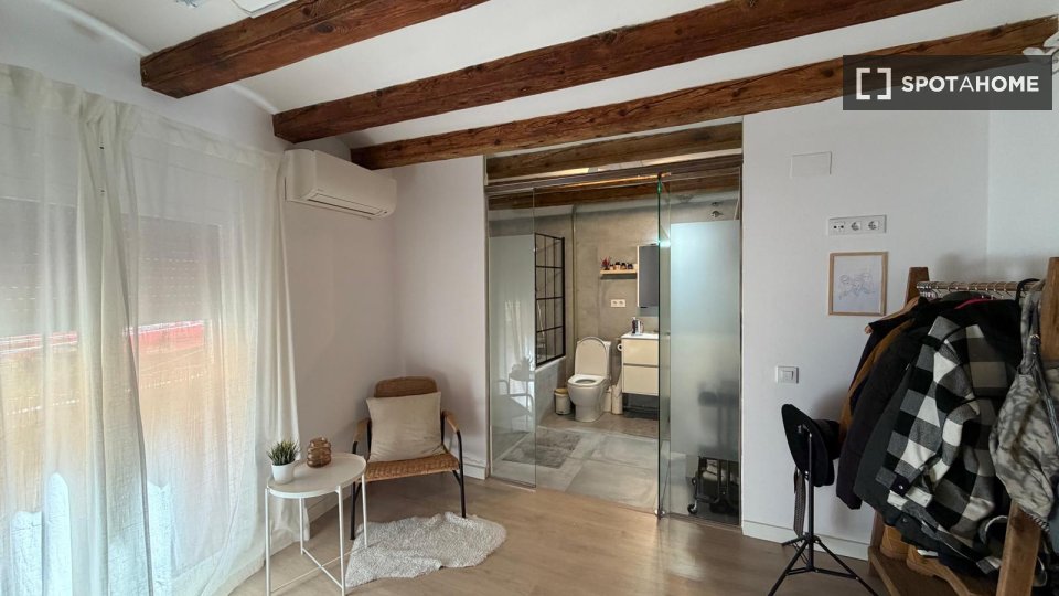 Apartment Barcelona, 1 bed, 98m² — photo 2