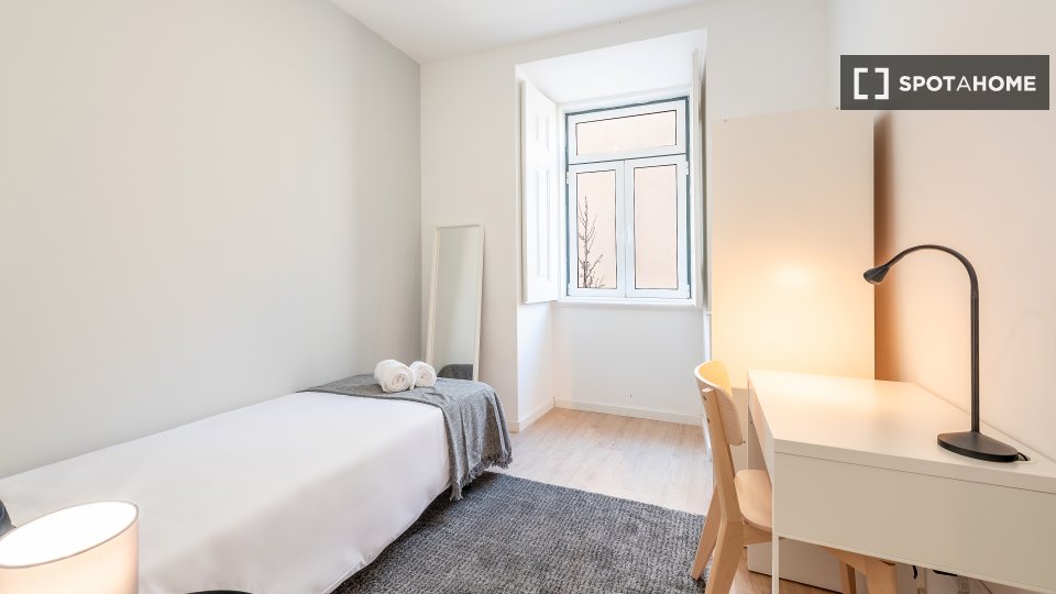 Double room Lisbon, 2 beds, 63m² — photo 7