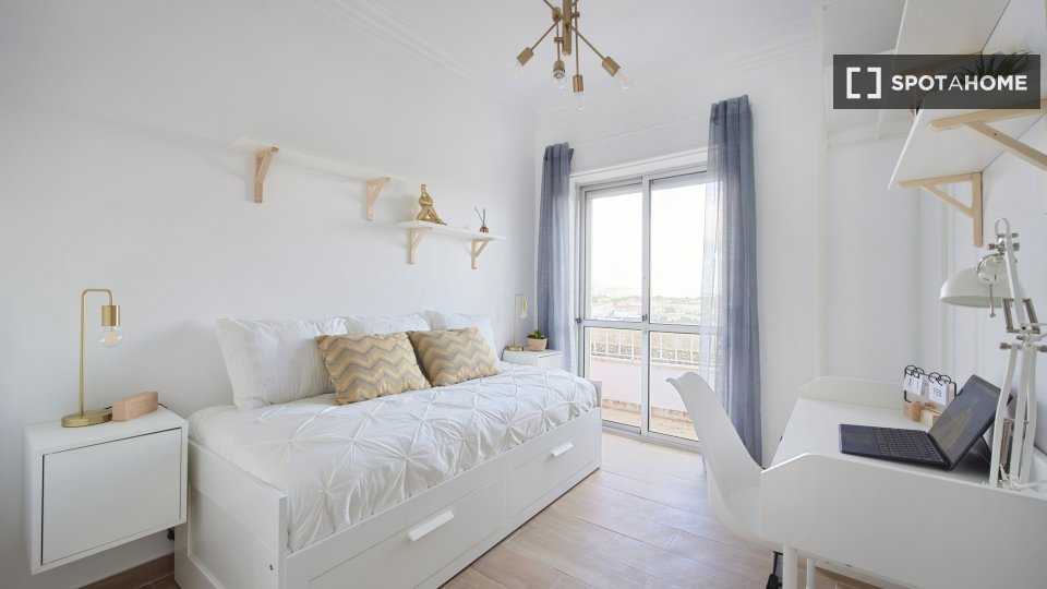 Double room Lisbon, 4 beds — photo 16