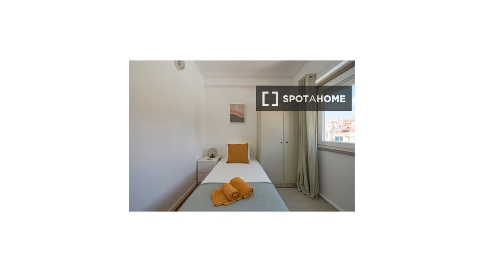 Double room Lisbon, 6 beds — photo 14