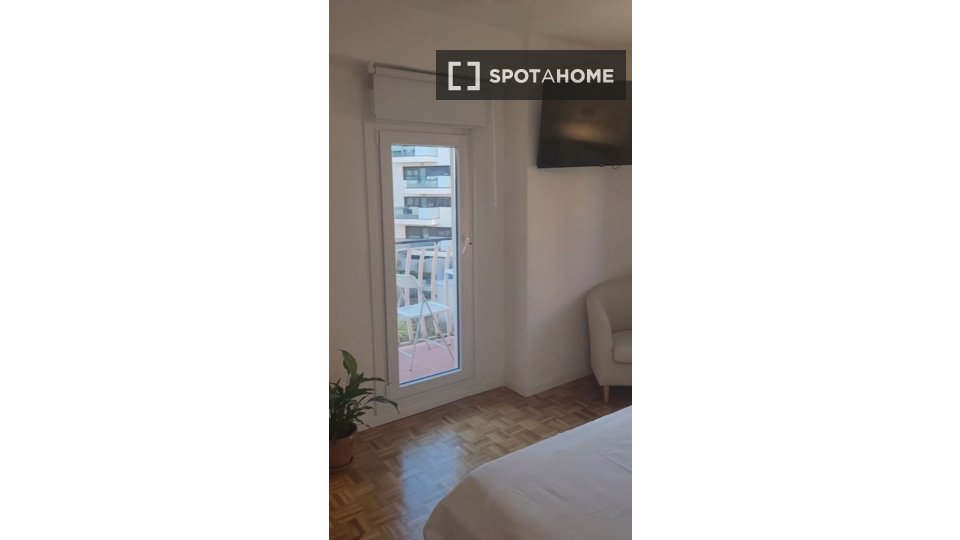 Double room Madrid, 6 beds, 150m² — photo 7