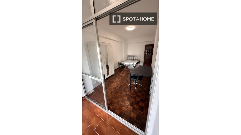 Double room Lisbon, 4 beds, 110m² — photo 5