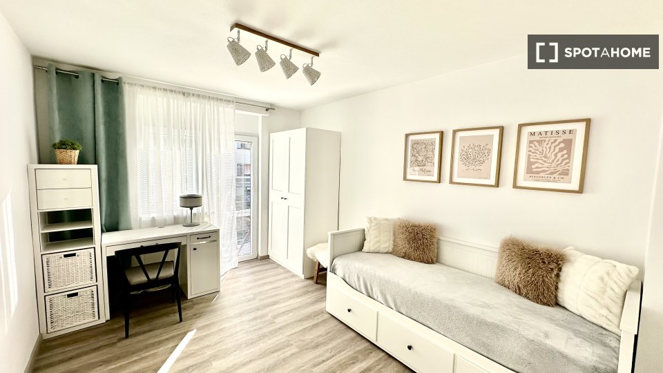 Double room Ljubljana, 3 beds, 90m² — photo 12