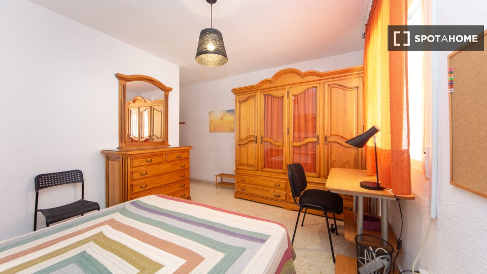Double room Granada, 4 beds — photo 32