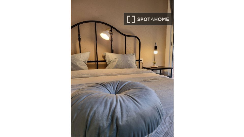 Double room Alicante, 5 beds, 120m² — photo 12