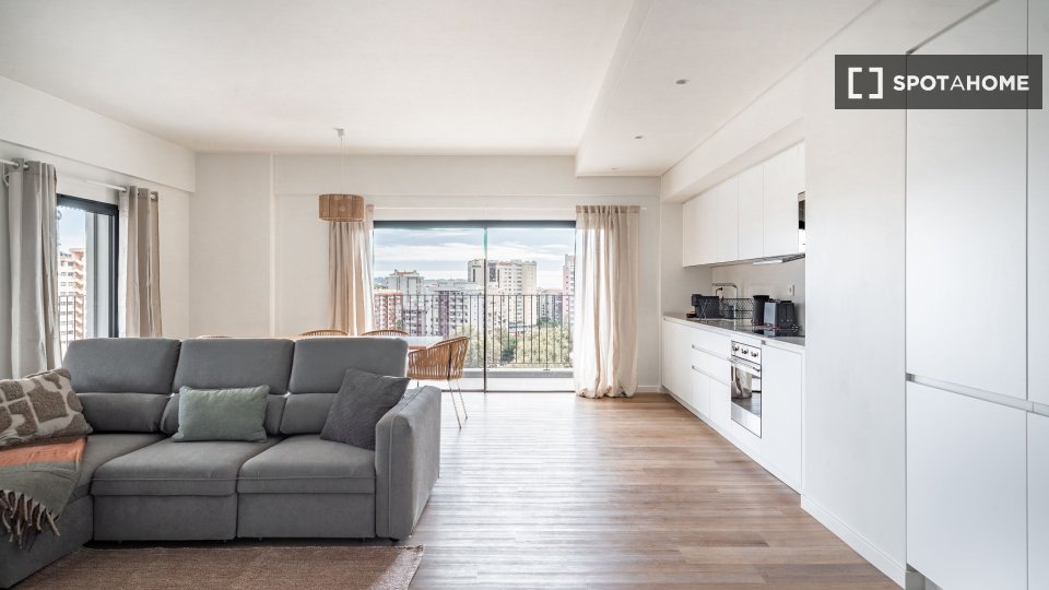 Apartment Lisbon, 3 beds, 118m² — photo 14