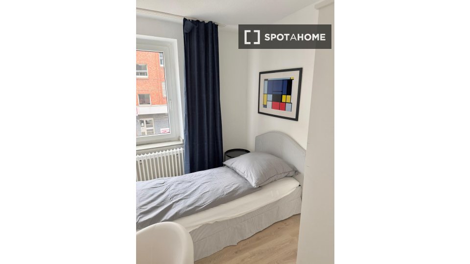Double room Dusseldorf, 4 beds, 100m² — photo 47