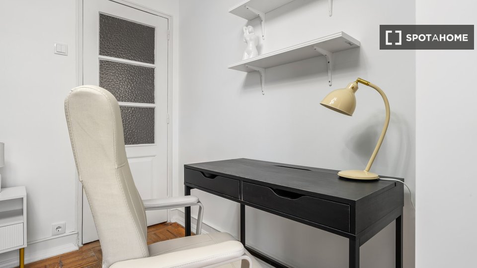 Double room Lisbon, 5 beds — photo 11