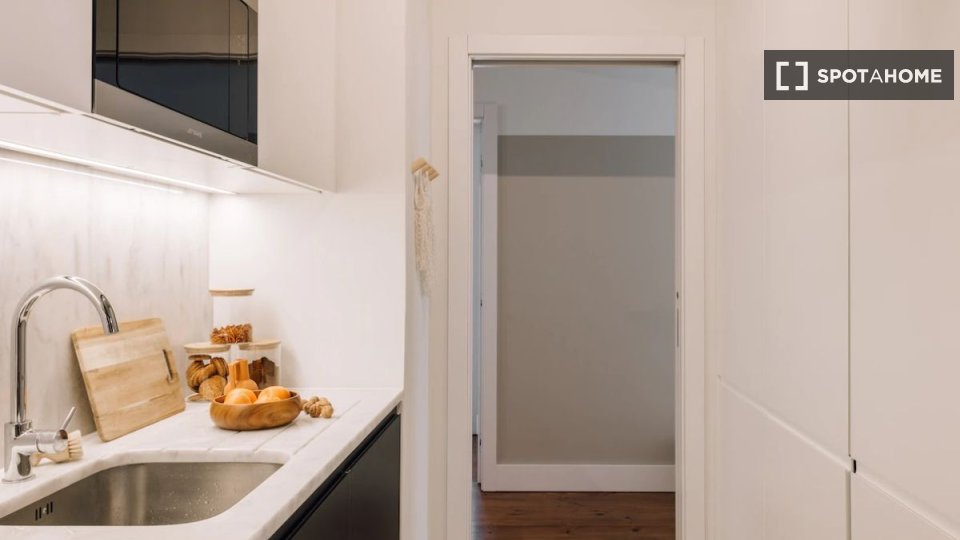 Apartment Lisbon, 2 beds — photo 17