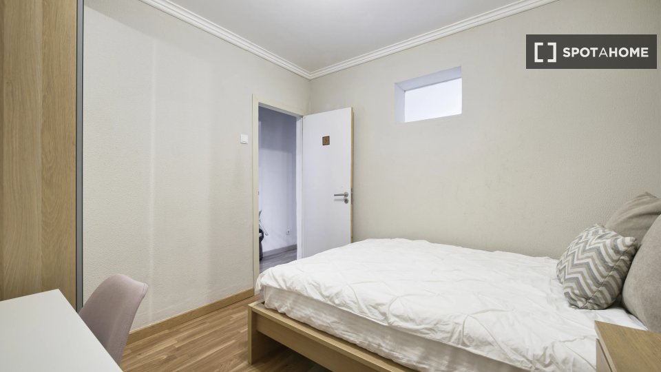 Double room Lisbon, 4 beds — photo 11