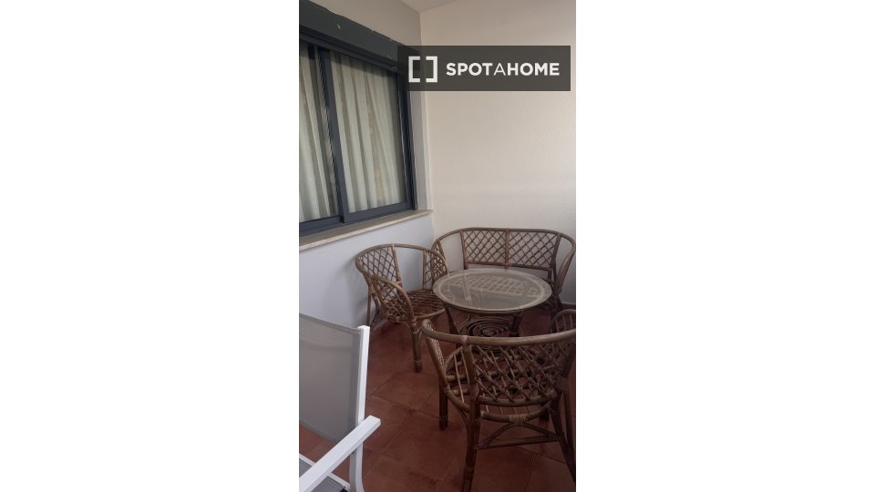 Double room Valencia, 3 beds, 120m² — photo 10