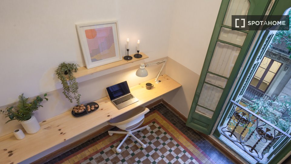 Double room Barcelona, 5 beds, 120m² — photo 2