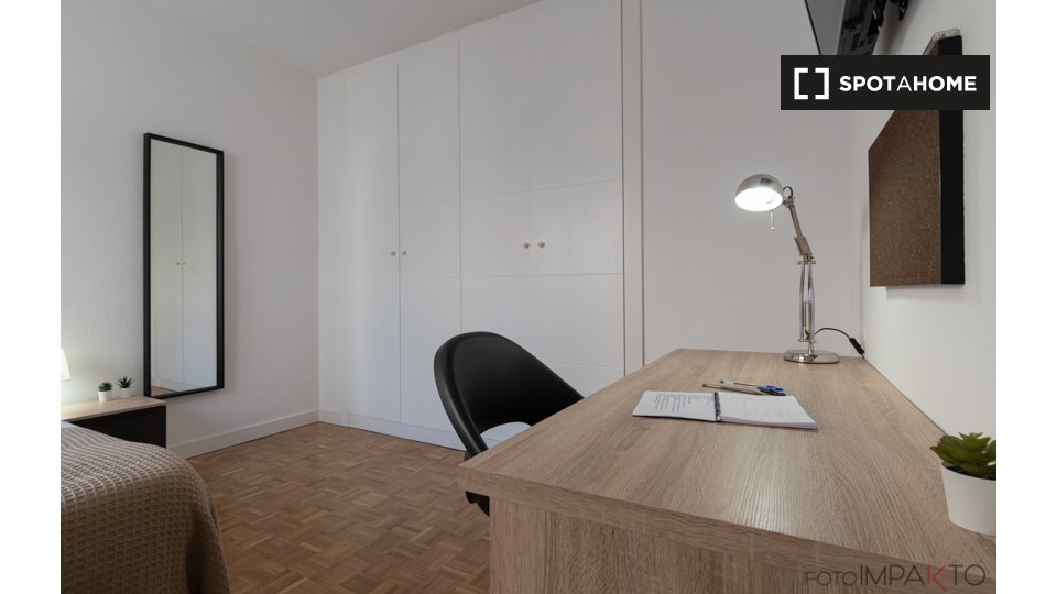 Double room Madrid, 6 beds, 140m² — photo 1