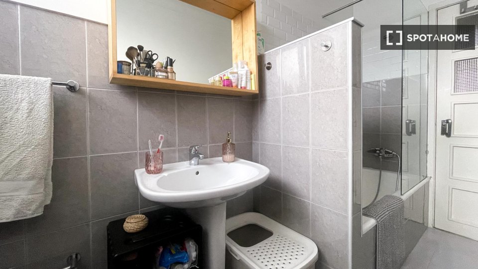 Double room Lisbon, 2 beds, 80m² — photo 6