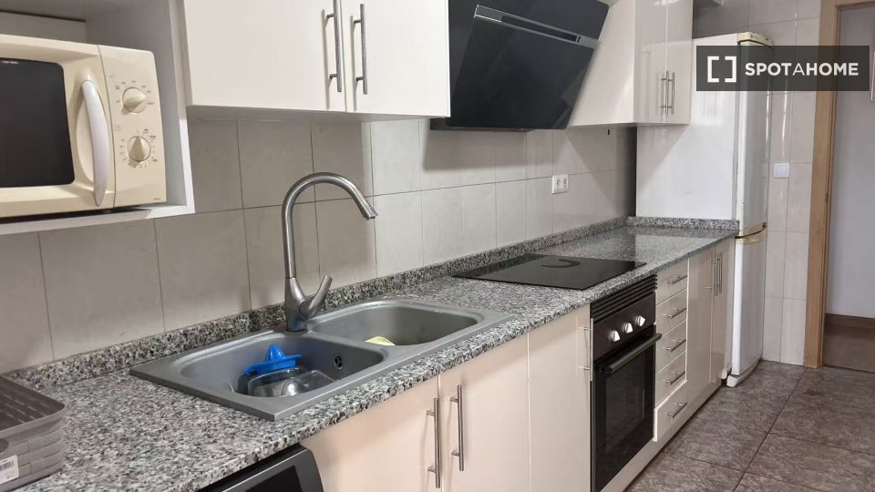 Double room Valencia, 4 beds, 110m² — photo 10