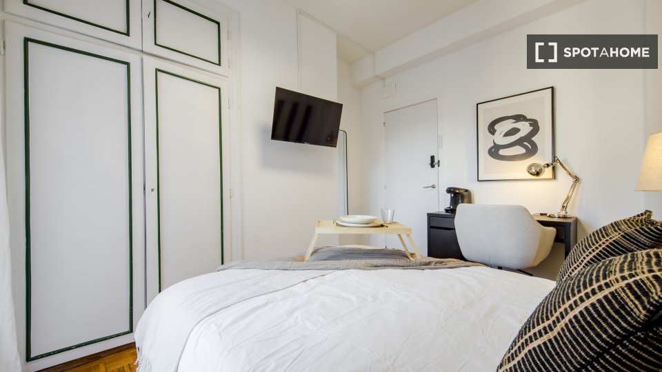Double room Madrid, 6 beds, 120m² — photo 12
