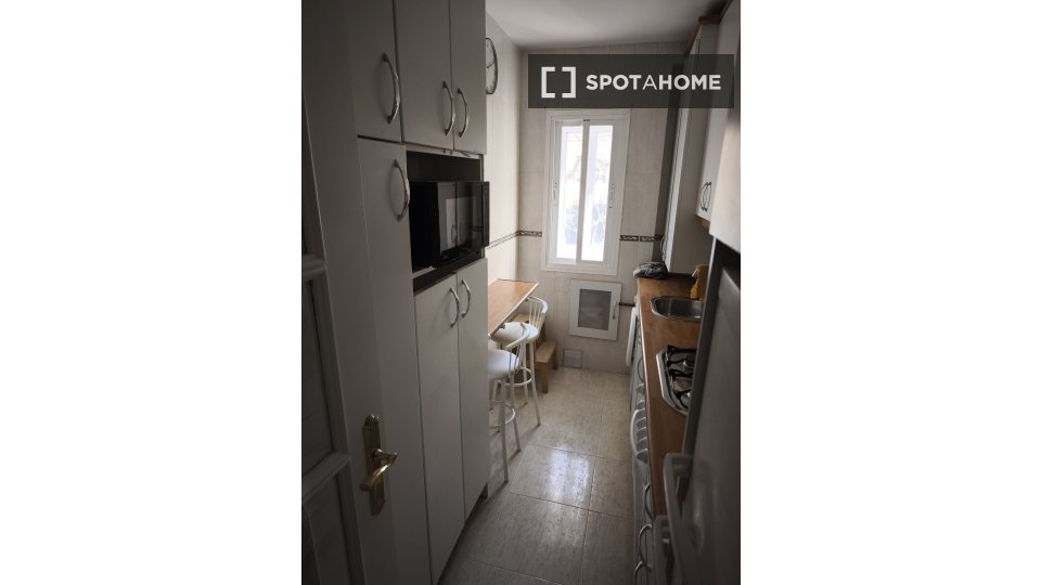 Double room Madrid, 3 beds, 50m² — photo 8