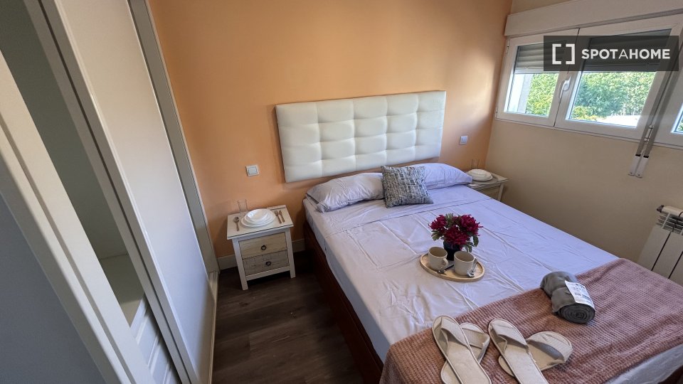 Double room Madrid, 5 beds, 85m² — photo 2