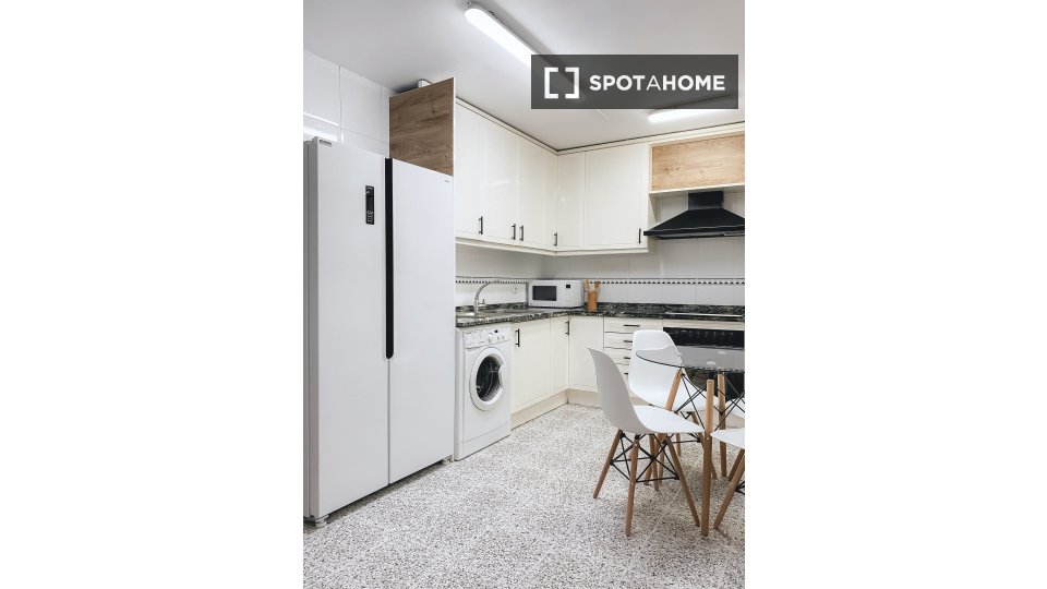 Double room Alicante, 5 beds — photo 8