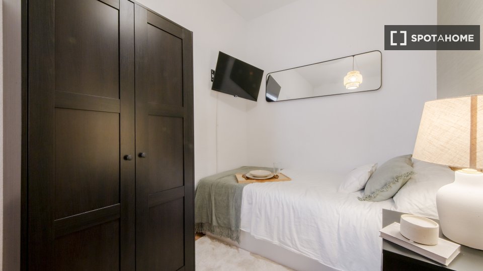 Double room Madrid, 5 beds — photo 17