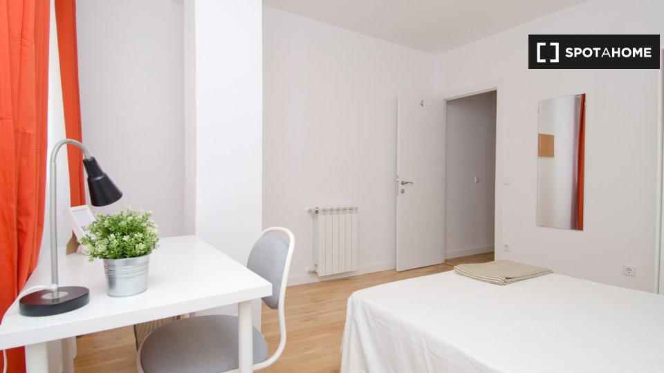 Double room Madrid, 6 beds — photo 4
