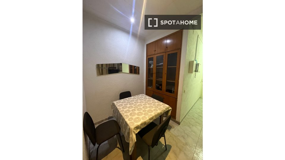 Double room Barcelona, 5 beds, 50m² — photo 5