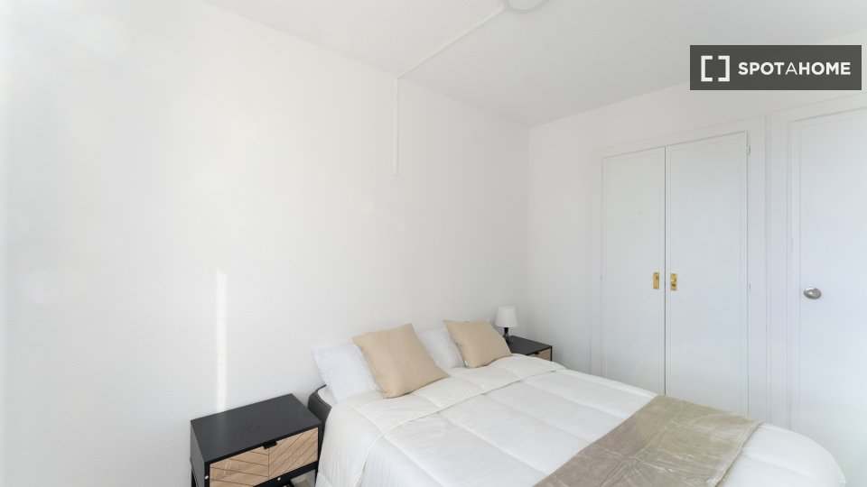 Double room Madrid, 6 beds — photo 1