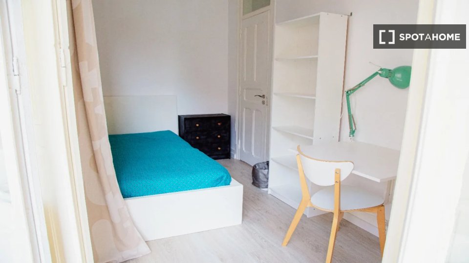 Double room Lisbon, 4 beds — photo 10