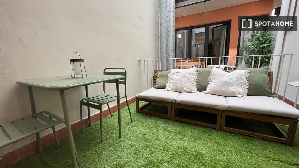 Double room Barcelona, 4 beds, 90m² — photo 11