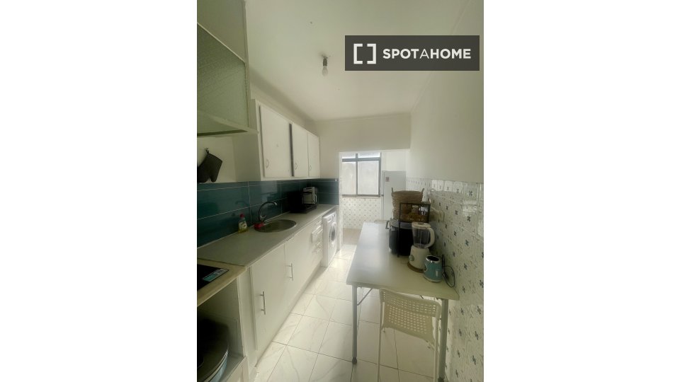 Double room Lisbon, 2 beds — photo 21