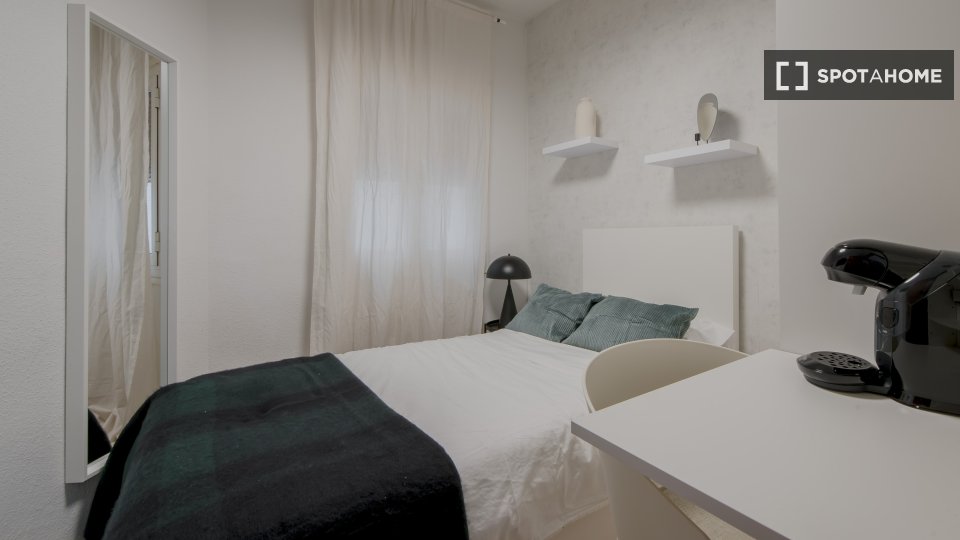 Double room Madrid, 4 beds — photo 19