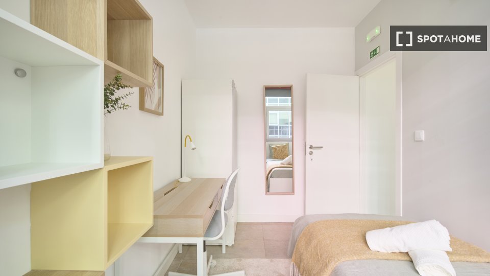 Double room Lisbon, 9 beds — photo 19