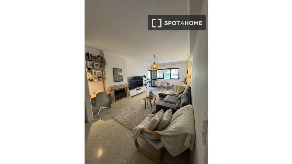 Apartment Lisbon, 2 beds, 108m² — photo 14