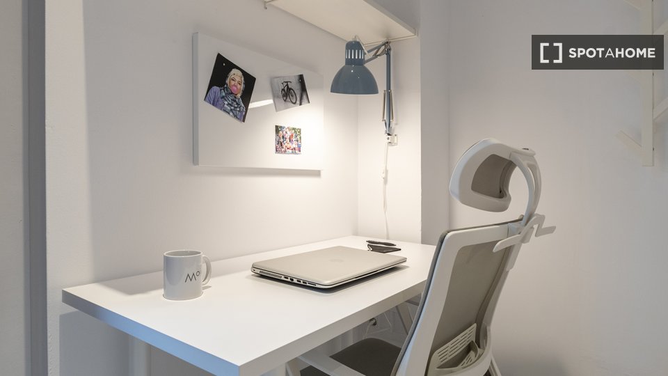 Double room Valencia, 1 bed, 150m² — photo 6