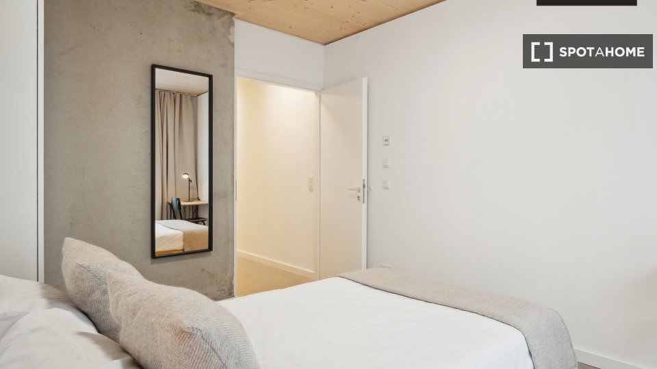 Double room Berlin, 4 beds, 103m² — photo 8