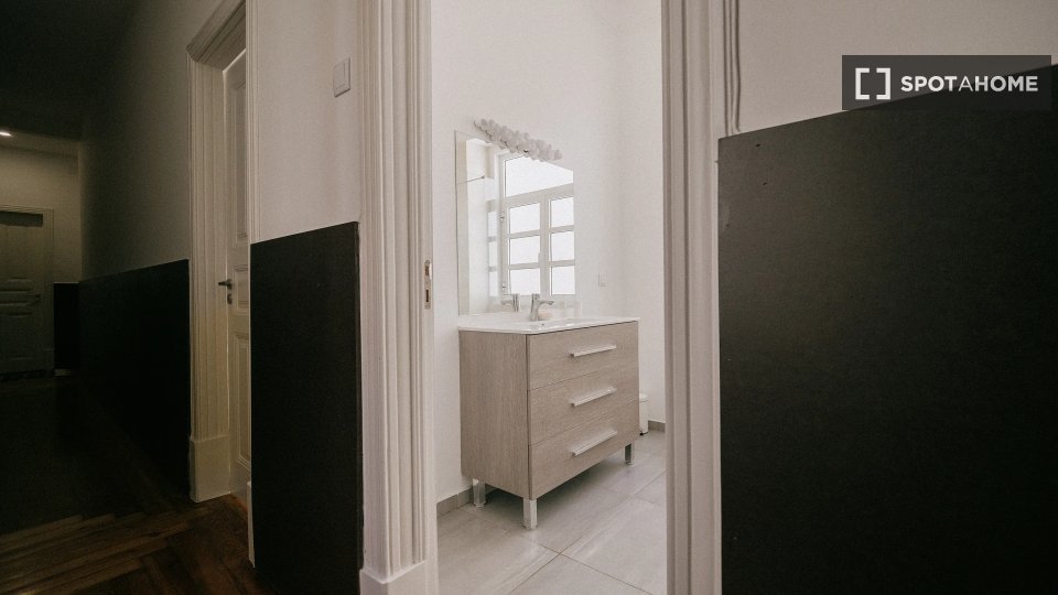 Double room Lisbon, 7 beds — photo 18