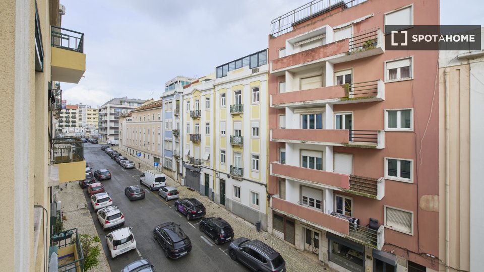 Double room Lisbon, 5 beds — photo 16
