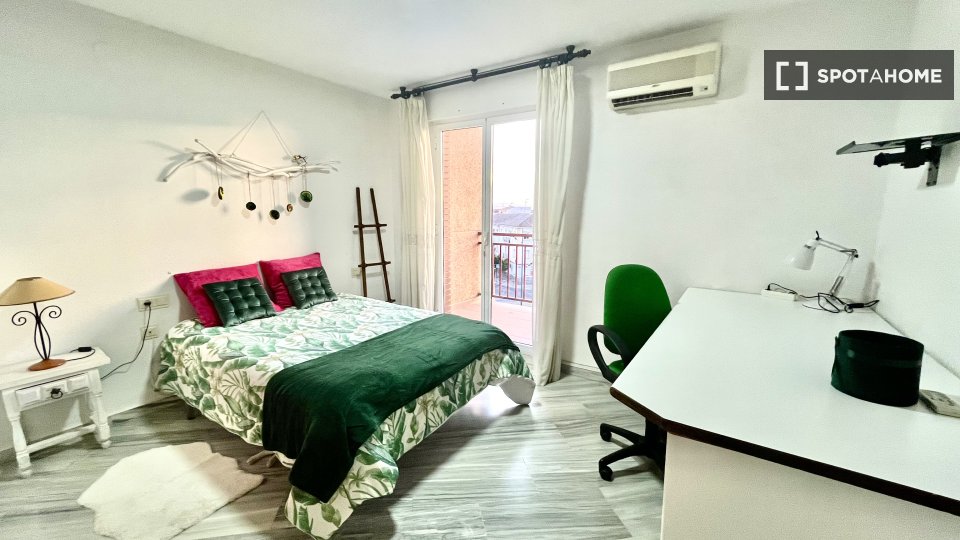 Double room Granada, 3 beds, 110m² — photo 30