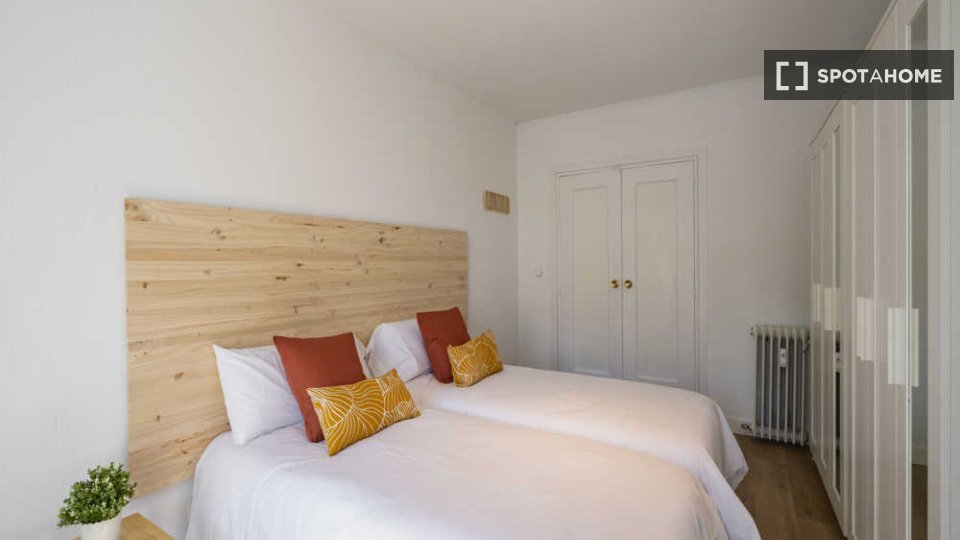 Double room Madrid, 16 beds — photo 41