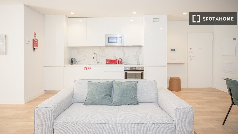 Apartment Porto, 1 bed, 74m² — photo 1
