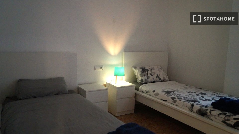 Double room Valencia, 3 beds — photo 3