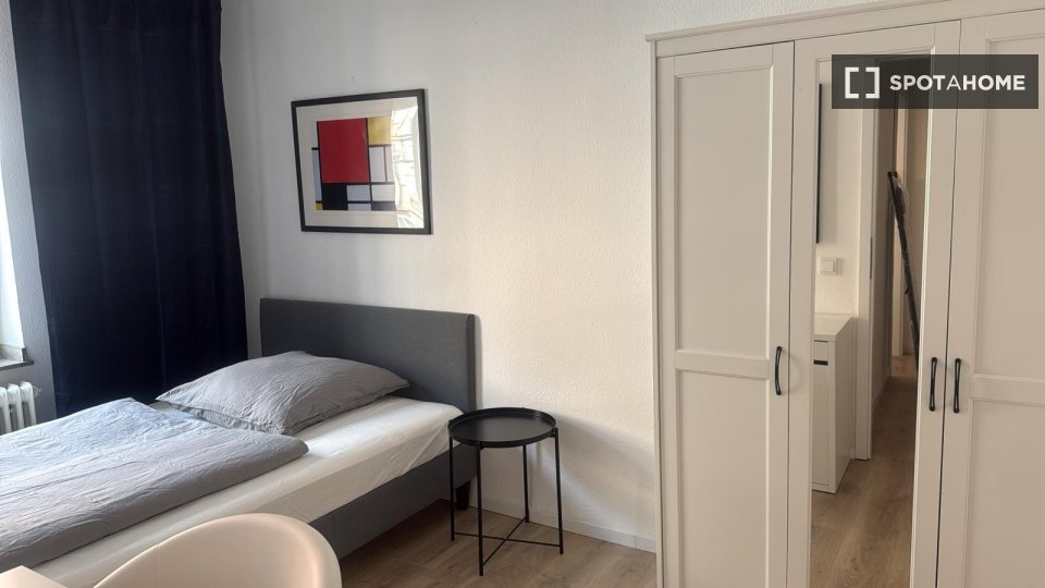Double room Dusseldorf, 4 beds, 100m² — photo 24