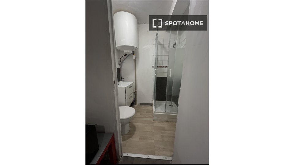 Double room Lyon, 2 beds, 28m² — photo 9