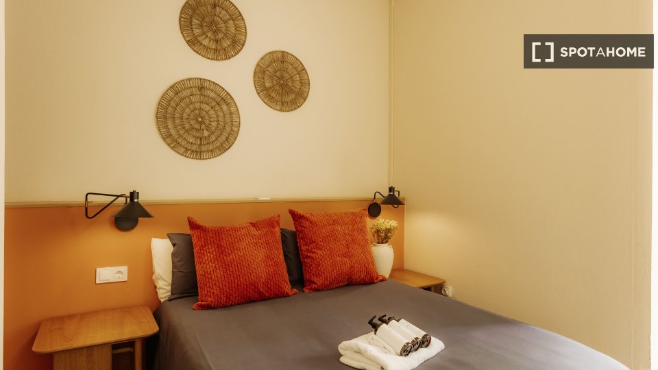 Double room Barcelona, 3 beds, 90m² — photo 26