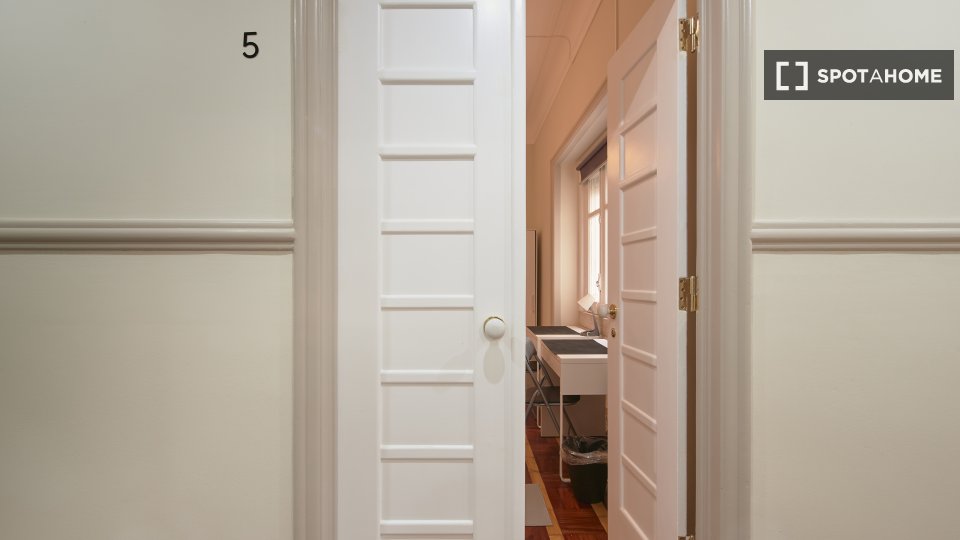 Double room Lisbon, 9 beds — photo 25