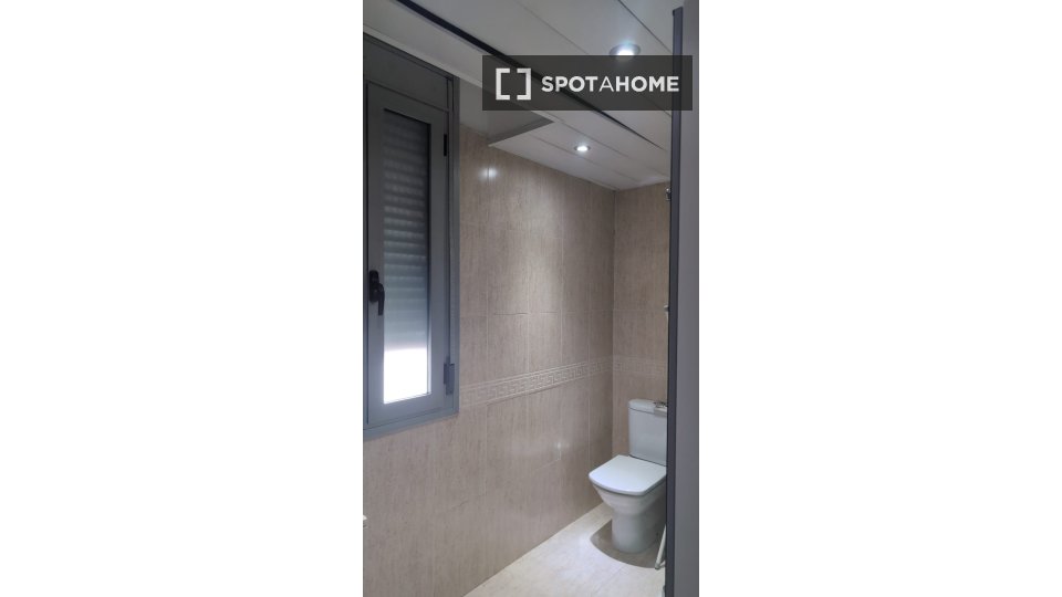 Double room Barcelona, 3 beds, 70m² — photo 4