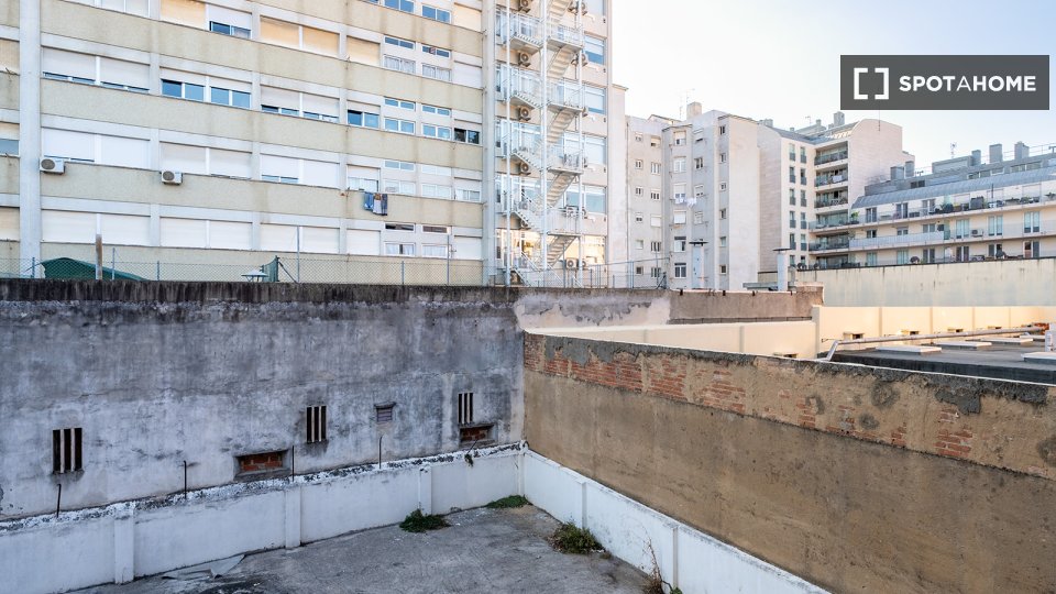 Double room Lisbon, 5 beds — photo 7